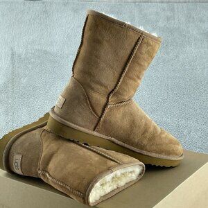UGG Women's Classic Short II Boot, Chestnut, 09 NWB S141